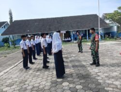 Babinsa Koramil 05/Ulujami Gelar Latihan Dasar Kepemimpinan OSIS di SMPN 5 Ulujami