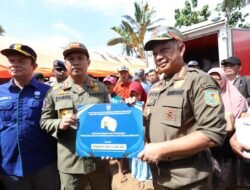 Respons Cepat Penanganan Longsor, Kemendagri Serahkan 4 Tenda Posko