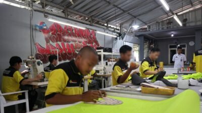 SEPATU RUTIRA: KREATIVITAS WARGA BINAAN RUTAN TANGERANG SIAP MENGGEBRAK PASAR