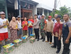 Kapolsek Cisoka Beserta Jajaran Memberikan Bantuan Kepada Masyarakat Yang Terkena Musibah Pohon Tumbang dan Angin Puting Beliung