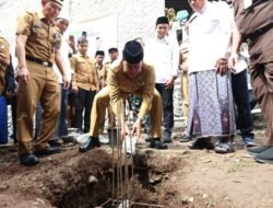 Bupati Tangerang Lakukan Peletakan Batu Pertama Pembangunan Asrama Pondok Pesantren Tahun 2025