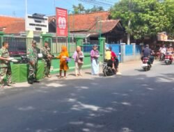 Koramil 02/Taman Kembali Atasi Kesulitan Masyarakat Melalui Kegiatan Jum’at Berkah