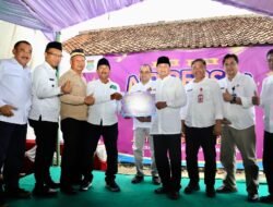 PERUMDAM TKR Salurkan Pipa Air Bersih Gratis bagi Warga Terdampak TPA Jatiwaringin