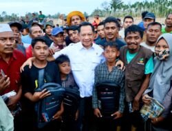 Mendagri Serahkan Bantuan ke Desa Geudumbak Kecamatan Langkahan, Aceh Utara