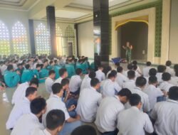 Babinsa Koramil Comal Kodim Pemalang Laksanakan Kampanye Kreatif Penerimaan CABA CATA PK Gel. I TA 2026 di SMK Nusantara Comal