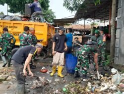 Aksi Satgas Sampah Kodim 0510/Tigaraksa Bersihkan Sampah Sisi Kali