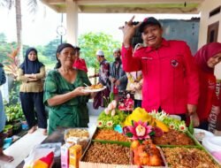 Rayakan Milad Ibu Megawati Ke-79, H. Wawan Sumarwan Potong Tumpeng Bersama Warga Terdampak Banjir