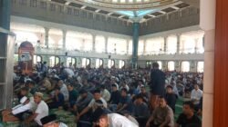 Suasana Khusyuk dan Nyaman Selimuti Shalat Jumat di Masjid Agung Al-Amjad