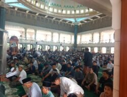 Suasana Khusyuk dan Nyaman Selimuti Shalat Jumat di Masjid Agung Al-Amjad