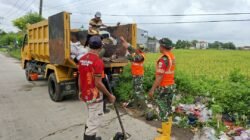 Satgas Sampah Kodim 0510/Trs Bersihkan Jalan Gandaria-Kresek