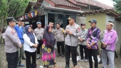 Tinjau Rumah Roboh di Kresek, Kapolresta Tangerang Pastikan Koordinasi Bantuan Pembangunan Ulang