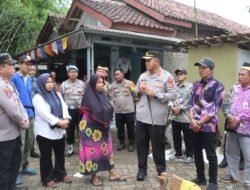 Tinjau Rumah Roboh di Kresek, Kapolresta Tangerang Pastikan Koordinasi Bantuan Pembangunan Ulang