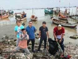 Camat Mauk Angga Yulyantono Pimpin Aksi Bersih Pantai, Ajak Warga Jaga Ekosistem Pesisir