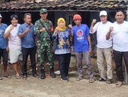 Sosial Kemasyarakatan, Babinsa Bersama Kades Bedah Rumah Warga Tidak Layak Huni