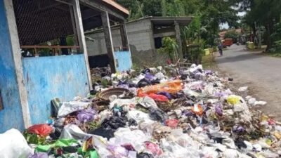 Sampah Menggunung di Dua TPS Pemalang, Warga Keluhkan Bau Menyengat dan Resiko Kesehatan