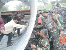 Kodim 0711/Pemalang Laksanakan Karya Bakti Pembuatan Jembatan Bailey dan Armco di Penakir