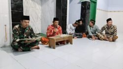 Tingkatkan Iman dan Taqwa, Babinsa Koramil 05/Ulujami Laksanakan Sholat Tarawih di Desa Binaan