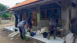 TNI AL Bersinergi Percantik Rumah Bu Caski Dalam Program RTLH