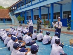Selain Pembangunan Fisik, Anggota Satgas TMMD Cikuya Gembleng Kedisiplinan Siswa SMPN 2 Banjarharjo