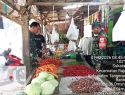 Jelang Ramadhan, Babinsa Rajeg Pastikan Harga Sembako Stabil
