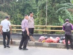 Laksanakan Perintah Presiden, Polresta Tangerang Turun Bersihkan Titik Rawan Sampah