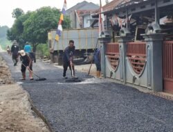 Kejar Target Penyelesaian, Satgas TMMD Reguler ke-127 Kodim 0713/Brebes Mulai Tahap Pengaspalan Jalan