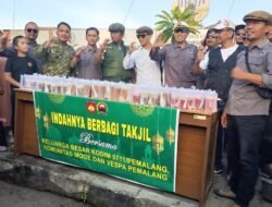 Kodim 0711/Pemalang Bersama Komunitas Moge dan Vespa Gelar Aksi Bagi Takjil di Depan Gedung Juang