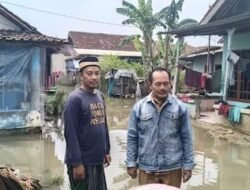 Camat Mekar Baru, H. Iman Bahlawi, Kunjungi Tiga Desa Terdampak Banjir