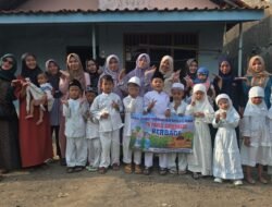 TK Pakkis Sugihwaras Gelar Aksi Berbagi Takjil di Depan Musholah Safinatun Najja