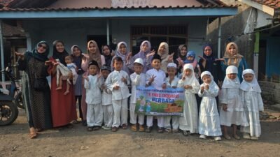 TK Pakkis Sugihwaras Gelar Aksi Berbagi Takjil di Depan Musholah Safinatun Najja