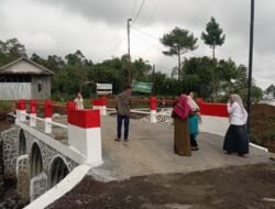 Lebaran Hari Kedua, Warga Desa Penakir Nikmati Akses Lancar Jembatan Armco Kali Sigintung