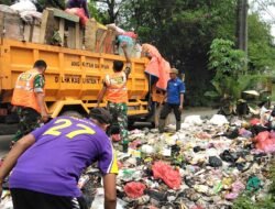 Koramil 14/Panongan Bersama Warga Gelar Satgas Sampah Bersihkan Lingkungan