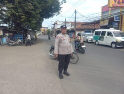 PECAK Polsek Pasar Kemis, Polisi Atur Lalu Lintas di Simpang Jembatan Kuning