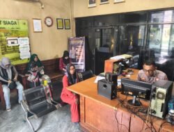 Pelayanan Humanis, Anggota SPKT Polsek Cisoka Terima Laporan Kehilangan KTP dan ATM Milik Masyarakat