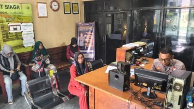 Pelayanan Humanis, Anggota SPKT Polsek Cisoka Terima Laporan Kehilangan KTP dan ATM Milik Masyarakat