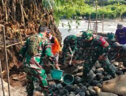 Semangat Gotong Royong, TNI dan Warga Desa Sikasur Bangun Pondasi Jembatan Garuda