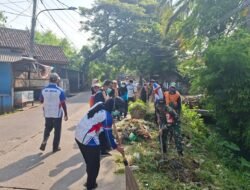 Koramil Mauk Bersihkan Sampah Bersama Warga Patramanggala