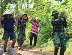 Kekompakan Warga Krangean Warnai Pembangunan Jalan TMMD