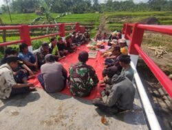 Babinsa Bersama Warga Desa Mendelem Gelar Tasyakuran dan Doa Bersama Atas Selesainya Jembatan Garuda 