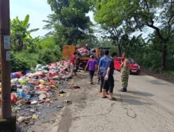 Kodim 0510/Tigaraksa Gerak Cepat Turunkan Satgas Sampah Bersihkan Sampah di Kadu Agung