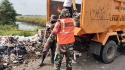 Pantang Menyerah Satgas Sampah Kodim 0510/Tigaraksa Bersihkan Sampah Desa Cibetok