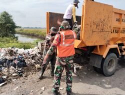 Pantang Menyerah Satgas Sampah Kodim 0510/Tigaraksa Bersihkan Sampah Desa Cibetok