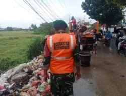 Tak Kenal Lelah Satgas Sampah Kodim 0510/Tigaraksa Turun Langsung Bersihkan Tumpukan Sampah di Desa Patrasana