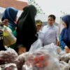 Kendalikan Inflasi, Wamendagri Akhmad Wiyagus Buka Gerakan Pangan Murah di NTB