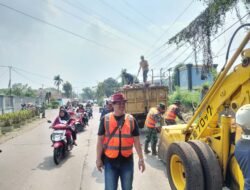 Satgas Sampah Koramil 02/Curug Turun Tangan, Bersihkan Lingkungan di Desa Kadu