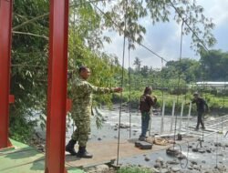 TNI dan Warga Lanjutkan Pembangunan Jembatan Garuda, Masuki Tahap Pemasangan Hanger dan Gelagar