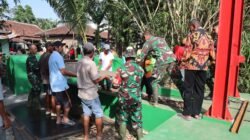 Koramil 11/Belik Bersama Warga Desa Sikasur Gelar Kerja Bakti Bersihkan Lingkungan Jembatan Perintis Garuda