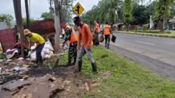 Satgas Sampah Kodim 0510/Tigaraksa Gerak Cepat Bersihkan Tumpukan Sampah di Desa Bojong