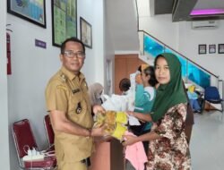 Jelang Idul Adha, Pemdes Cikuya Bagikan Ribuan Sembako