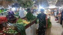 Babinsa Koramil 14/Panongan Monitoring Harga Sembako di Pasar Modern City Market Citra Raya, Pastikan Ketersediaan Bahan Pokok Tetap Aman